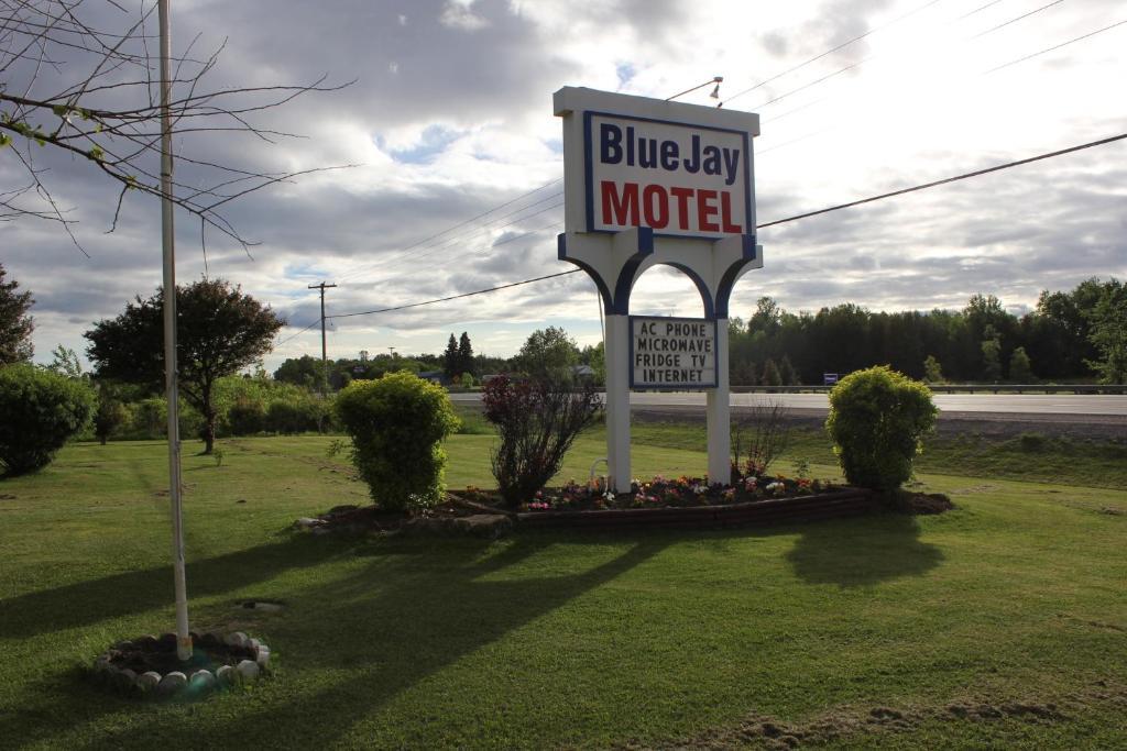 Blue Jay Motel Peterborough Exterior photo