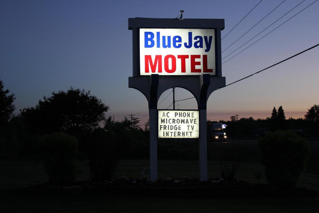 Blue Jay Motel Peterborough Exterior photo